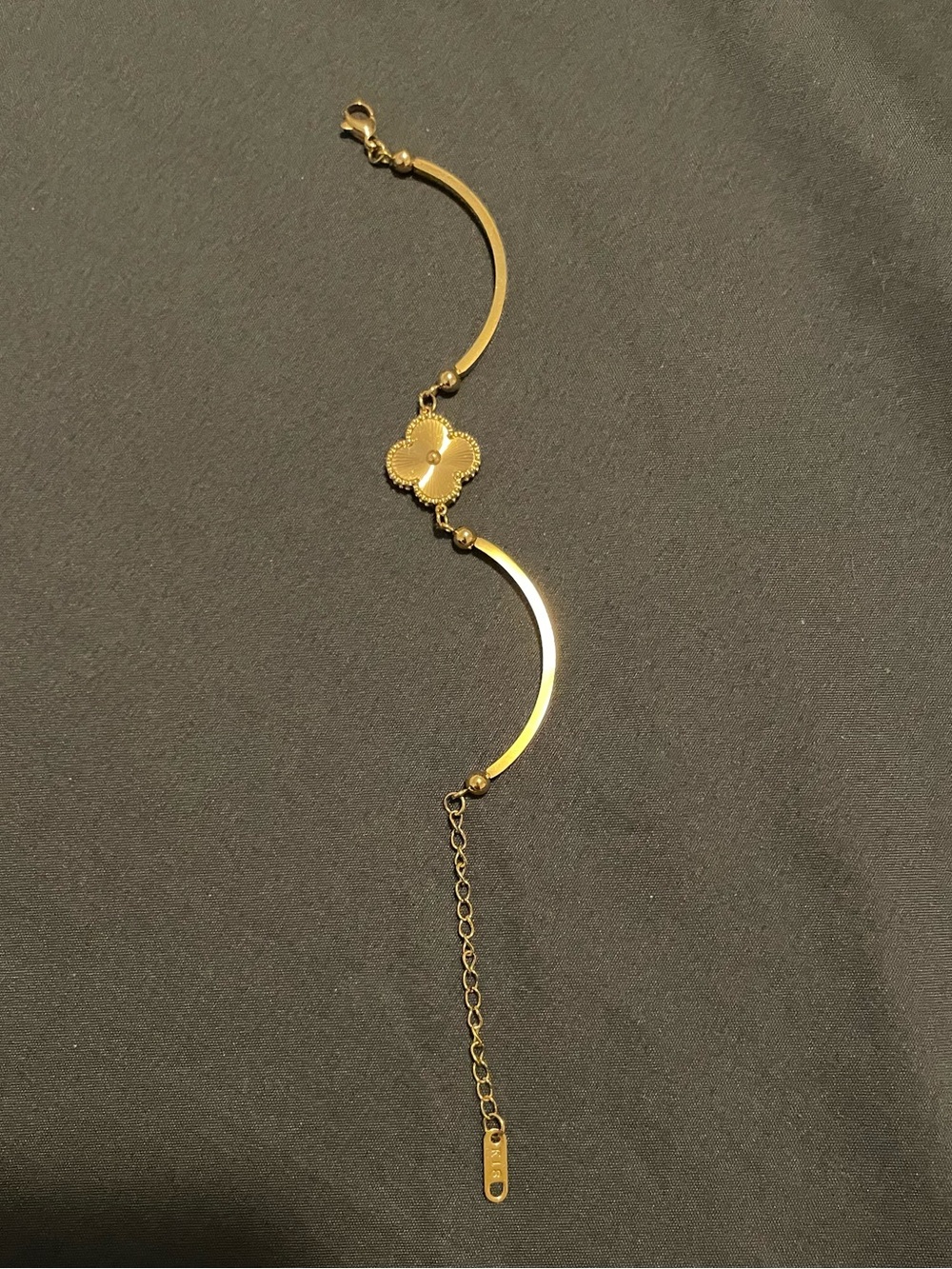 New - 18k gold plated, stainless steel clover gold bracelet